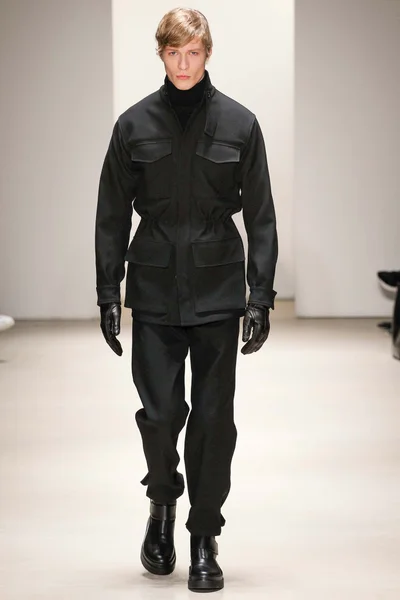 Look 32